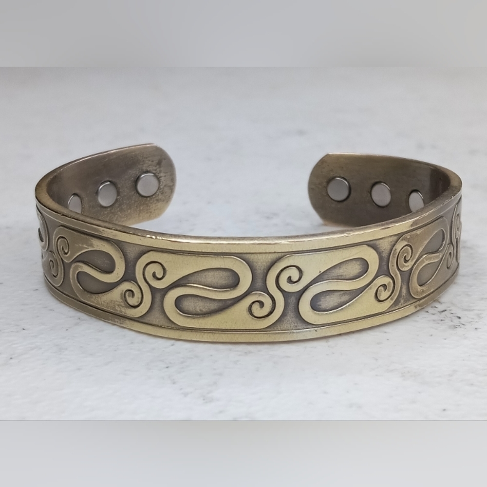 Bracelet copper SOLID magnetic cuff gold.